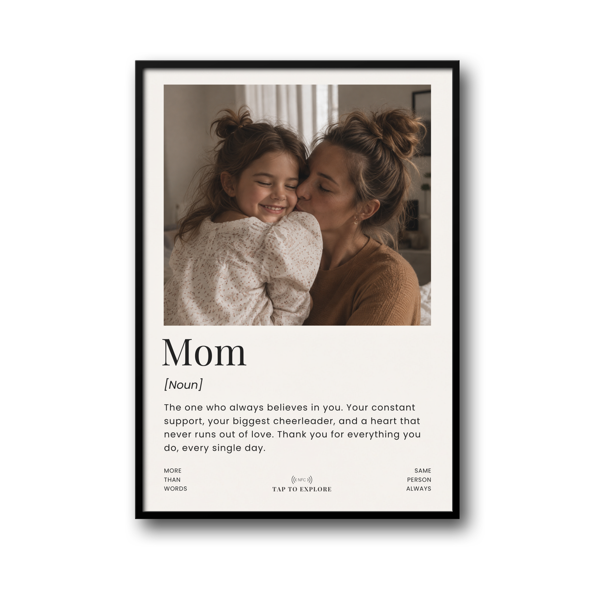 Plakat dla Mamy „Mom” z NFC – Personalizowany Prezent